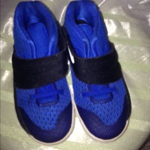 Boys sneakers Kyrie Irving